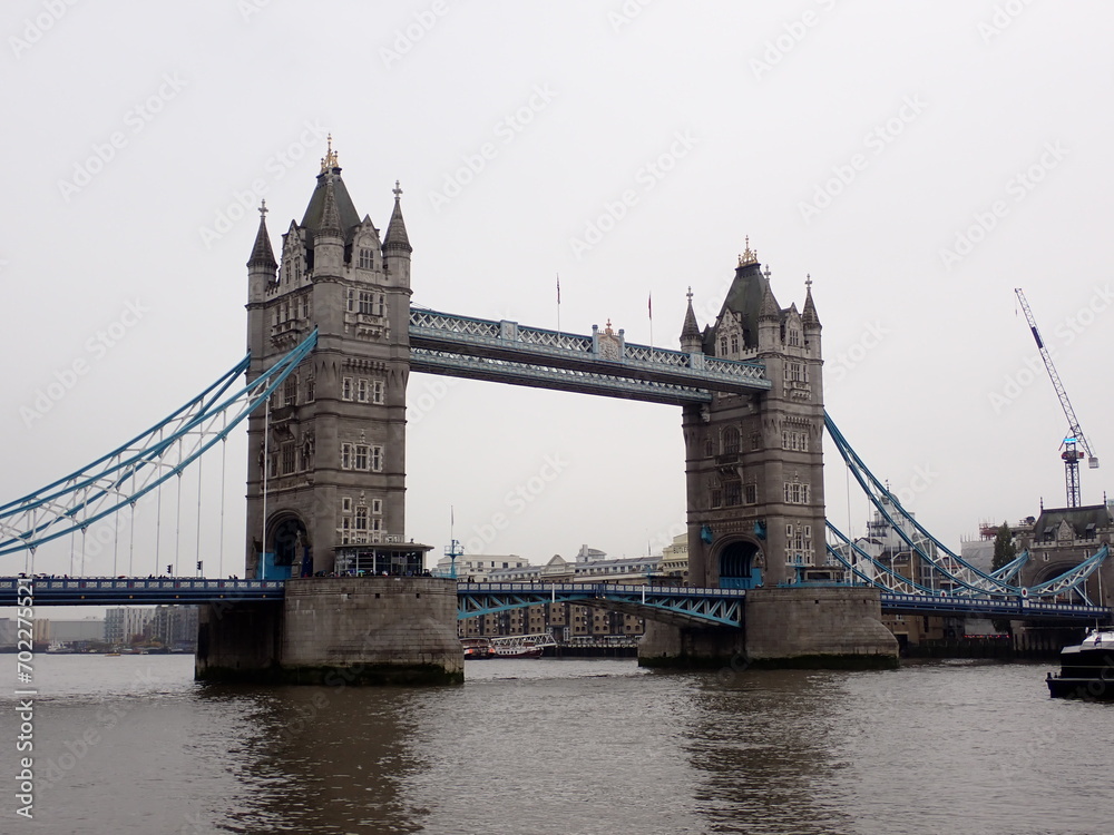 Fototapeta premium Puente de Londres en día gris