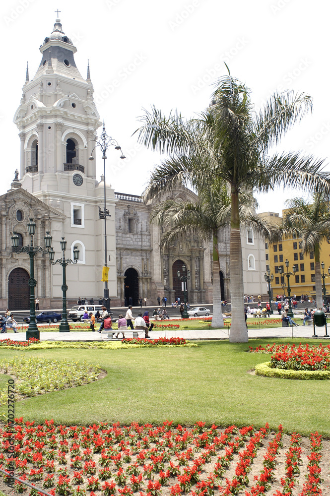Naklejka premium Peru Lima Metropolitan Cathedral Plaza de Armas and its water fountain
