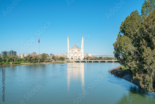 The scenic view of Adana, Taş köprü, seyhan river and Sabancı Camii © Selcuk