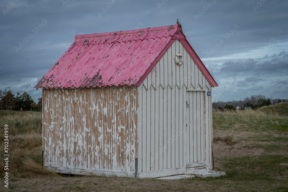 Obraz premium Gouville, France - 12 30 2023: View of colorful bathing wooden cabins of Gouville on the dunes.