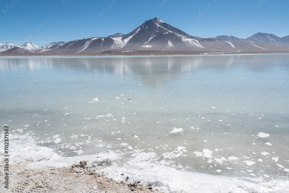 Laguna Blanca de Bolivia, cerca de la frontera con Chile