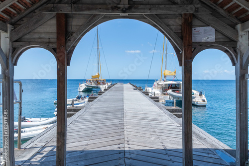 Embarcadère de la ville de Saint Pierre dans le nord de l'île de La Martinique, Antilles Françaises.	 photo