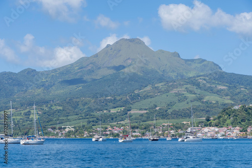 Ville de Saint Pierre et le mont Pelé sans nuage dans le nord de l'île de La Martinique, Antilles Françaises.  © ODIN Daniel