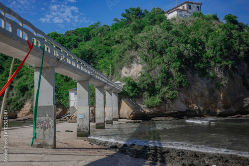 ponte que dá acesso á Ilha da Boa Viagem em Niterói, rio de janeiro, brasil, praia da Boa Viagem photo