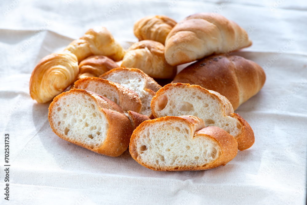 食卓に並んだパン 食卓に並んだパン