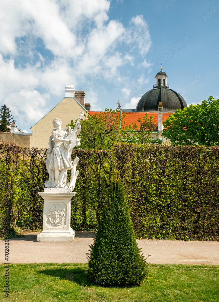 Sculptures and Hedges, Belvedere Palace Gardens, Vienna, Austria,  - obrazy, fototapety, plakaty 