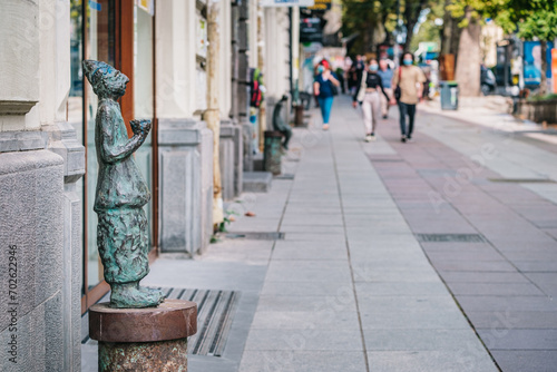 Foto Statue on Shota Rustaveli avenue in Mtatsminda neighborhood in Tbilisi, Georgia