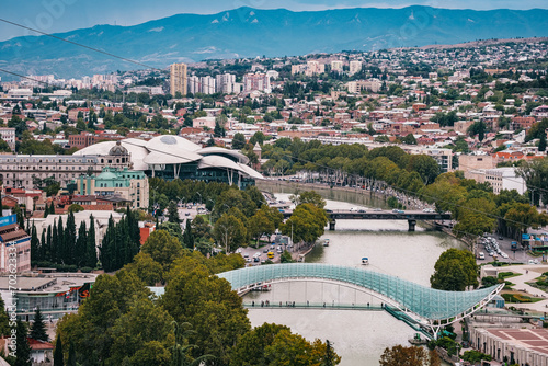 View on the Koura river, the Freedom bridge, the modern hall of justice and the coty center of Tbilisi, the capital city of Georgia © Pernelle Voyage