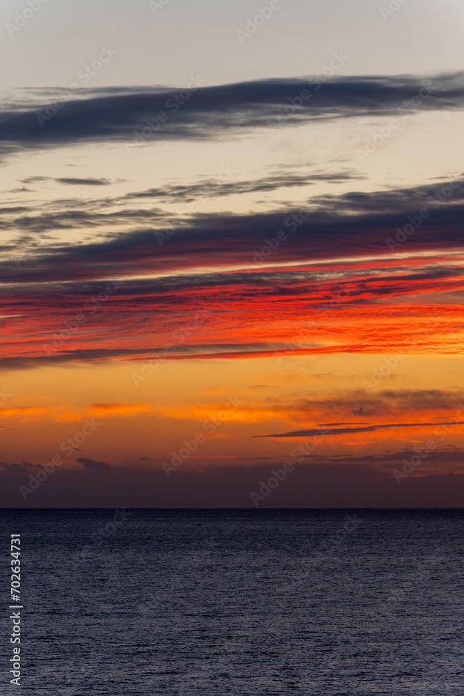 Obraz premium 茨城県日立市 JR日立駅から望む日の出