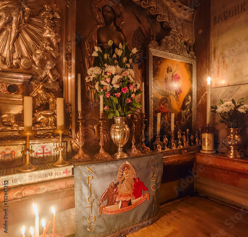 Slika na platnu Inside the Rotunda is the chapel called the Aedicule of the Church of the Holy S