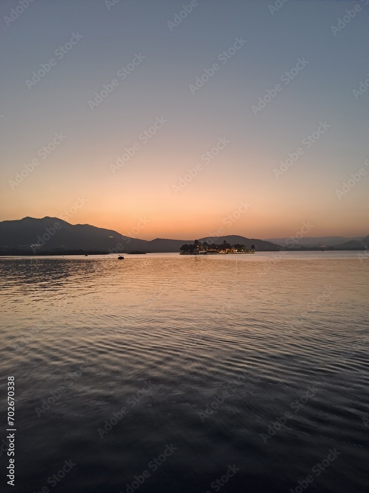 sunset on the Lake Pichola in Udaipur, Rajasthan, India 