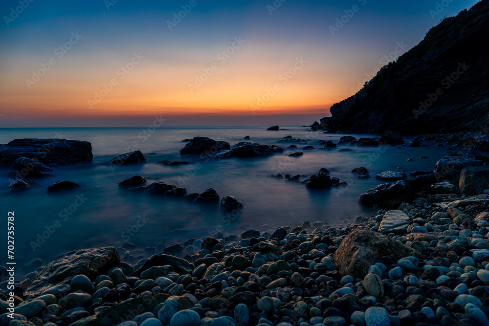 la calma del mare al tramonto