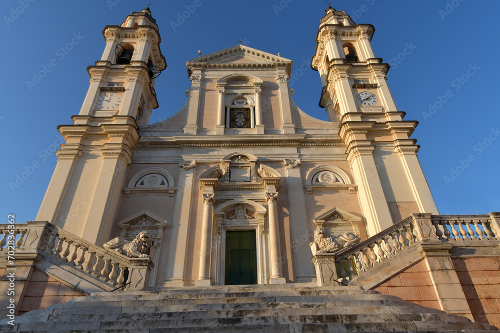The Basilica of Santo Stefano in Lavagna is a masterpiece of marble, balustrades, stairways, churchyards and lions among the colorful gloomy houses of Piazza Marconi
