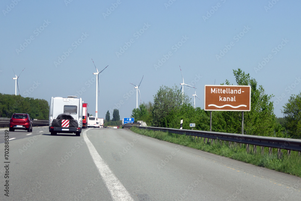 Autobahn A1, Verkehr am Mittellandkanal, Ahrensfeld Ost in Richtung Bremen