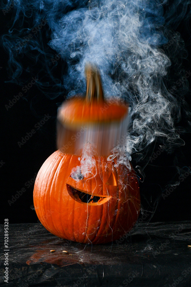 Naklejka premium Pumpkin smoking