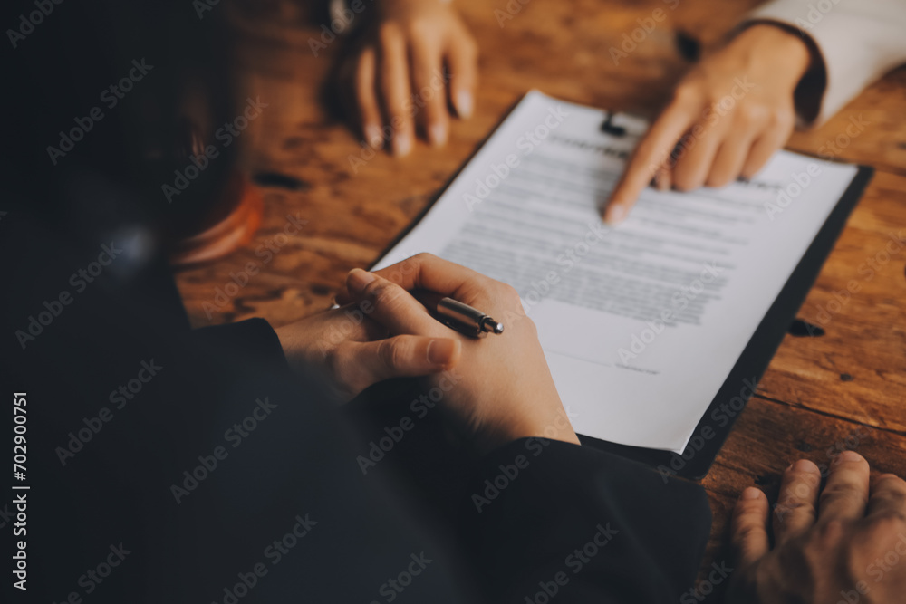 Ταπετσαρία Good service cooperation, Consultation of Businesswoman and Male lawyer or judge counselor having team meeting with client, Law and Legal services concept