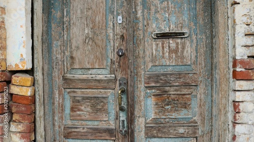 Fotografía part of a wooden door with two leaves and a peeling surface as a background text