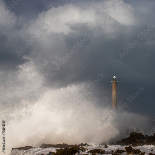 Le phare de Goury, dans la tempête (Manche)