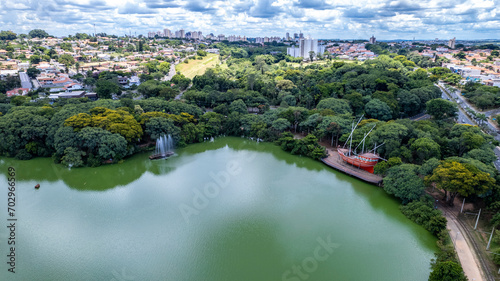 Aerial view of Taquaral park in Campinas  S  o Paulo. In the background  the neighborhood of Cambui.