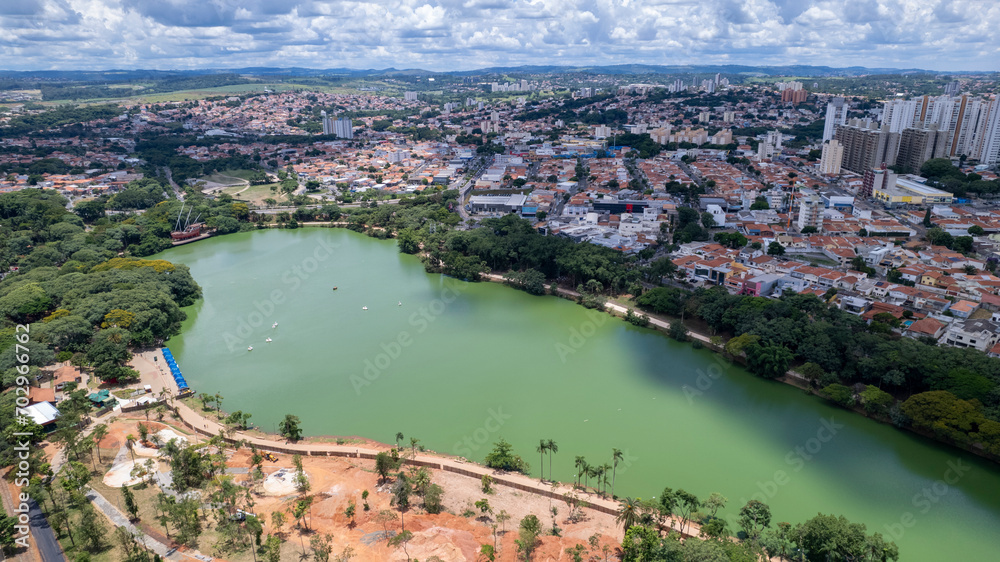 Aerial view of Taquaral park in Campinas, São Paulo. In the background, the neighborhood of Cambui.