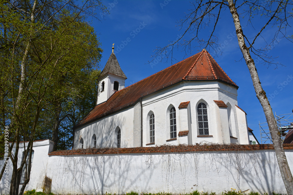 Kirche St. Walburgis beim Kloster Seeon in Seeon-Seebruck, Bayern