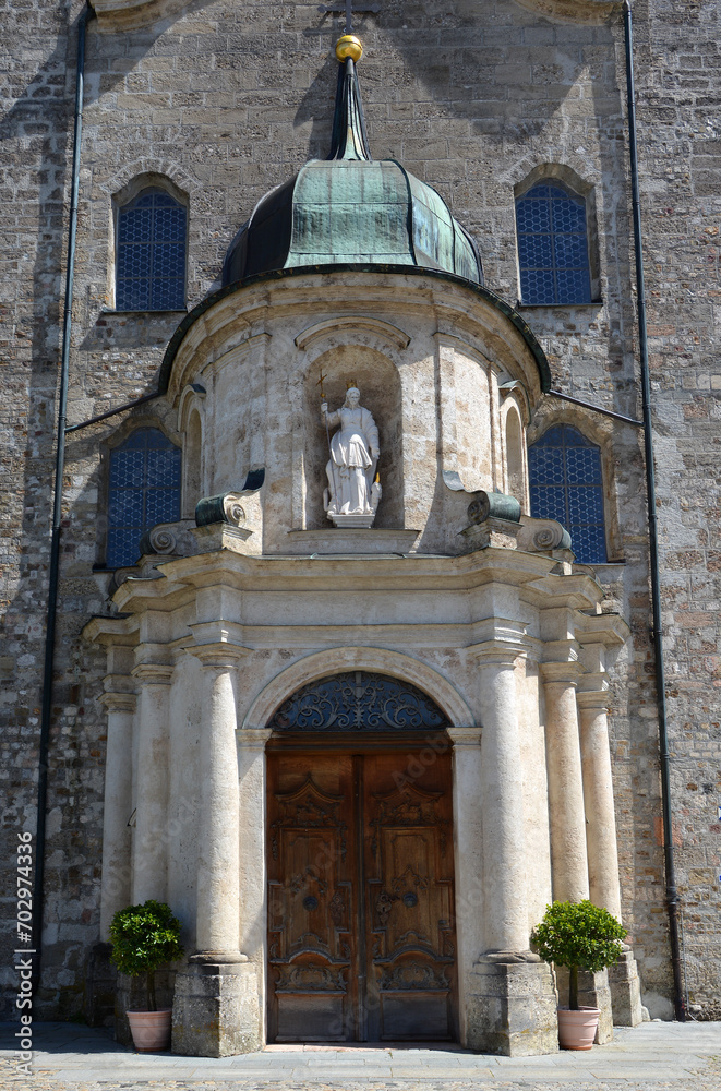 Kloster Baumburg, ehemaliges Augustiner-Chorherren-Stift in Altenmarkt an der Alz, Landkreis Traunstein, Oberbayern, Deutschland