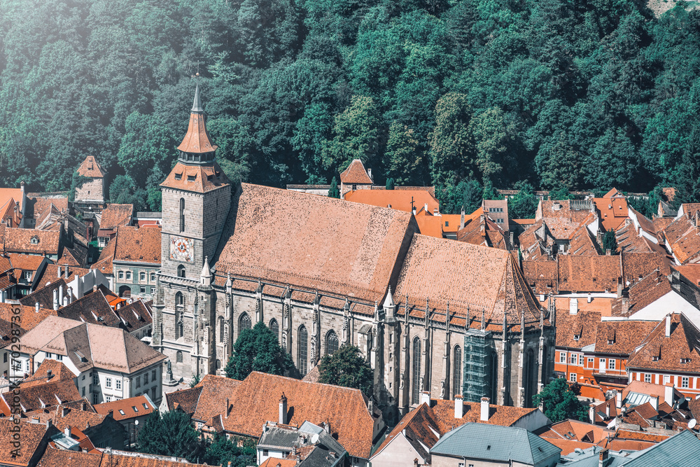 Obraz premium Aerial view with The black church (Biserica Neagra) located in the center of Brasov. Famous tourist attraction.