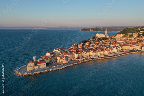 Fotografie Piran Hafenstadt in Slowenien am Mittelmeer. Luftaufnahme.