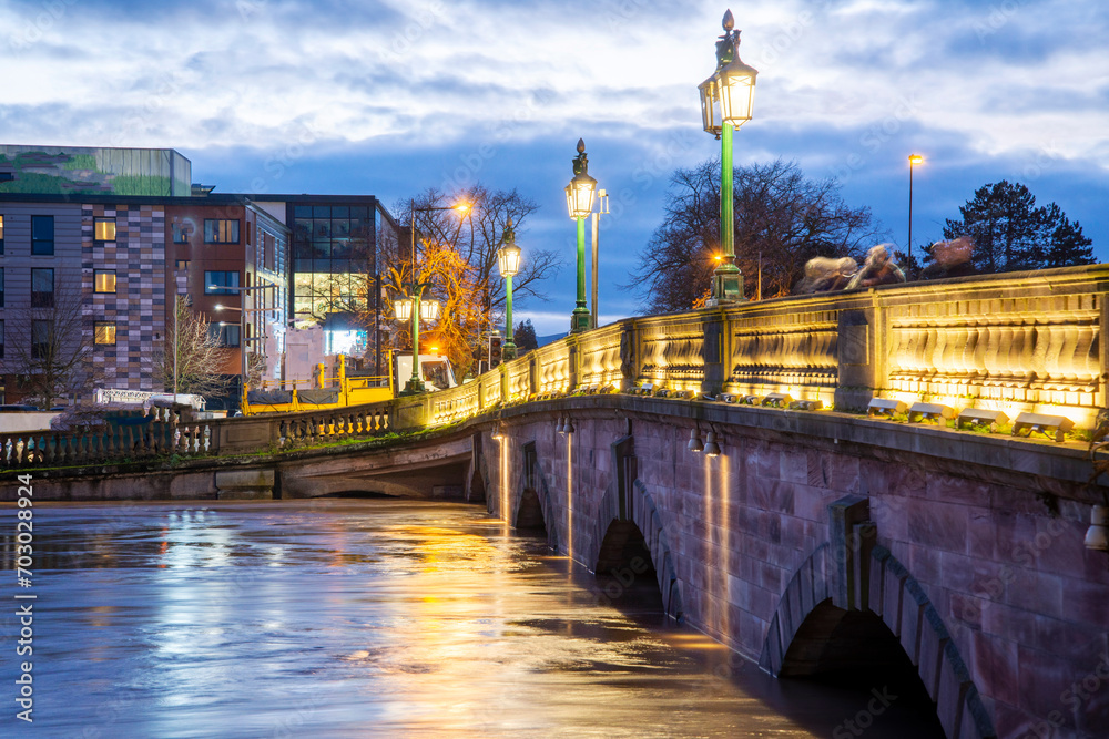 Worcester Bridge and record high river water levels,on the River Severn,after winter rains and storms,Worcestershire,England,United Kingdom. - obrazy, fototapety, plakaty 