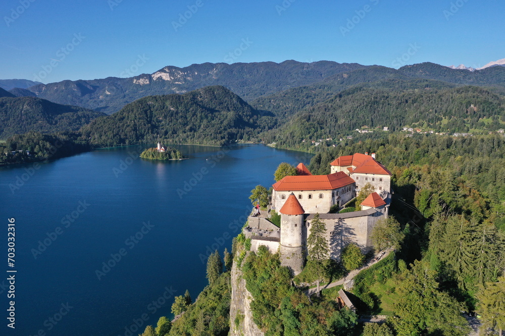 Slowenien. Burg von Bled am Bleder See - Blejski grad - Luftaufnahme