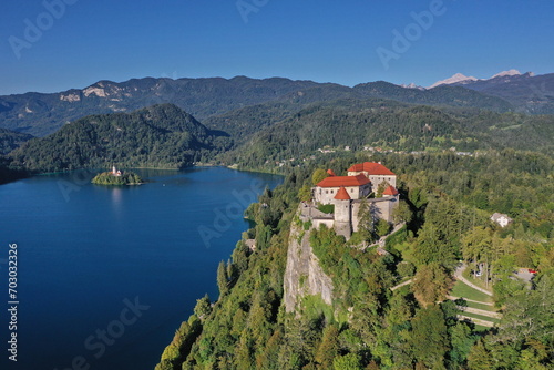 Slowenien. Burg von Bled am Bleder See - Blejski grad - Luftaufnahme