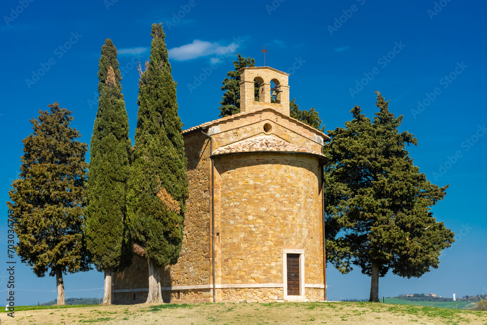 Fototapeta premium Chapel with cypresses in the middle of the field, Cappella Madonna di Vitaleta, Siena, Tuscany, Italy