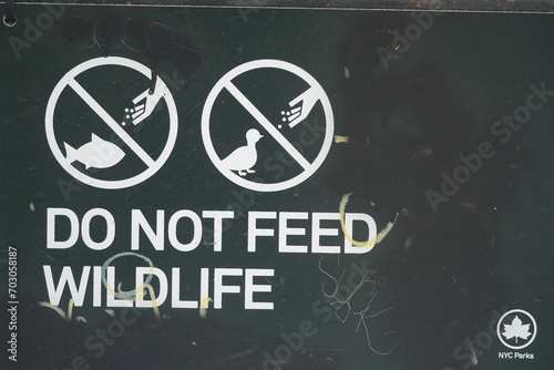 do not feed wildlife sign and bird and ducks