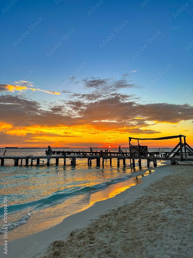 Obraz premium pier at sunset