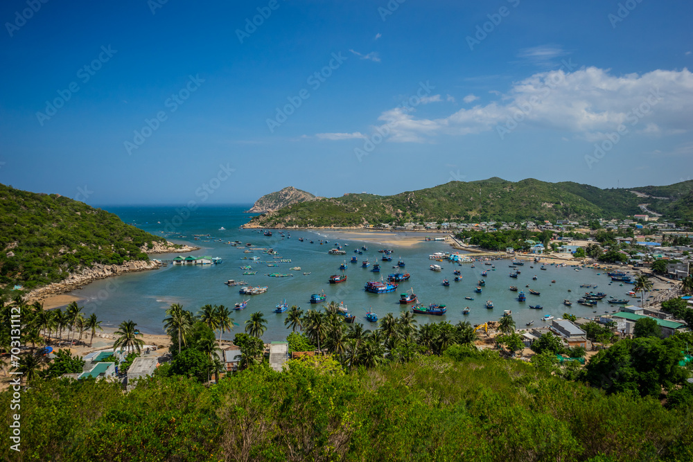 Vinh Hy Bay is a famous solo traveler in Phan Rang, Ninh Thuan. In the bay, there are many old fishermen's boats parked.