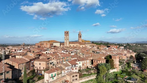 Città di Pieve in Umbria, Perugia, Italia.
Vista panoramica dell'antico borgo, meta turistica di stranieri e villeggianti.
 photo