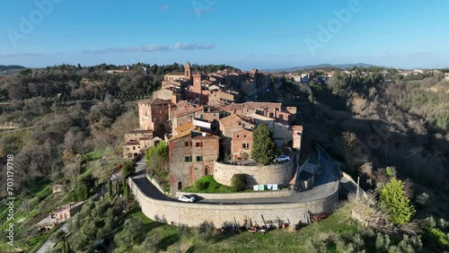 Il borgo medievale di Monteleone d'Orvieto in Umbria, Terni, Italia.
Vista panoramica dell'antico borgo, meta turistica di stranieri e villeggianti. photo