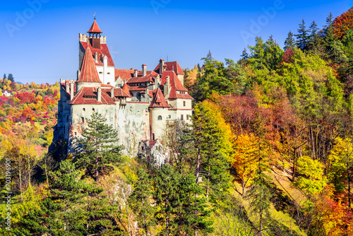 Obraz na płótnie Brasov, Romania. Autumn stunning colored landscape with Bran Castle, known for the myth of Dracula, Transylvania. w salonie