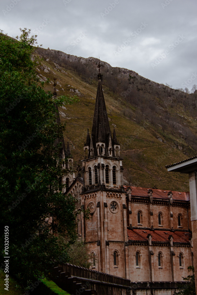 viaje, cesped, verde, montaña, mar, azul, asturias, cantabria, naturaleza, ciudad, pueblo, paisaje, agua, gato, animales, bosque, olas, nieve, iglesia,