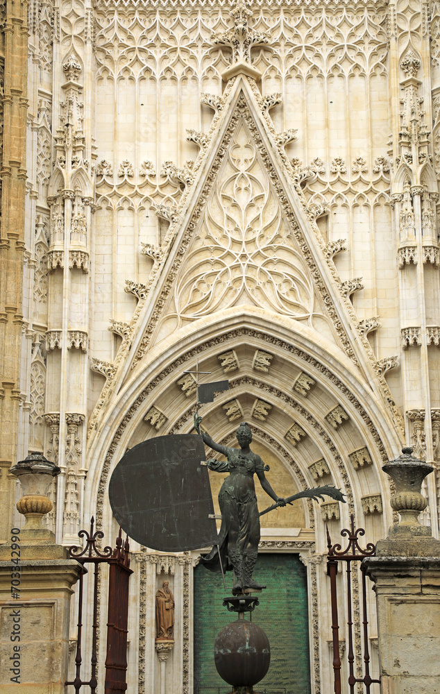 Fototapeta premium sevilla escultura giraldillo veleta pórtico puerta de la catedral entrada metal bronce 4M0A5308-as24