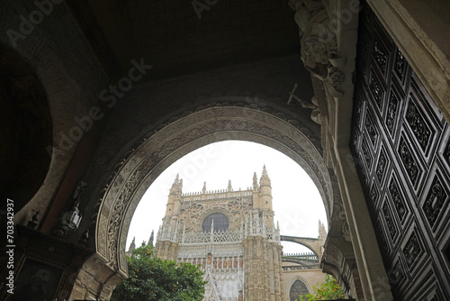 sevilla giralda catedral puerta vista desde el barrio de santa cruz 4M0A5275-as24 photo