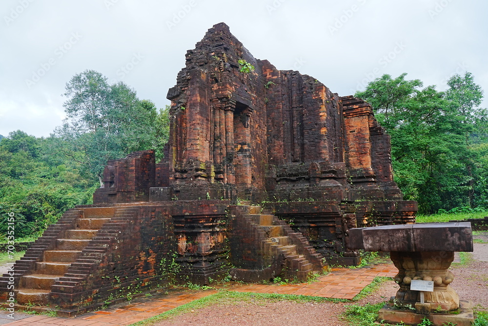 My Son Sanctuary, Ruins from the Champa Empire in Hoi An, Vietnam - ベトナム ミーソン遺跡