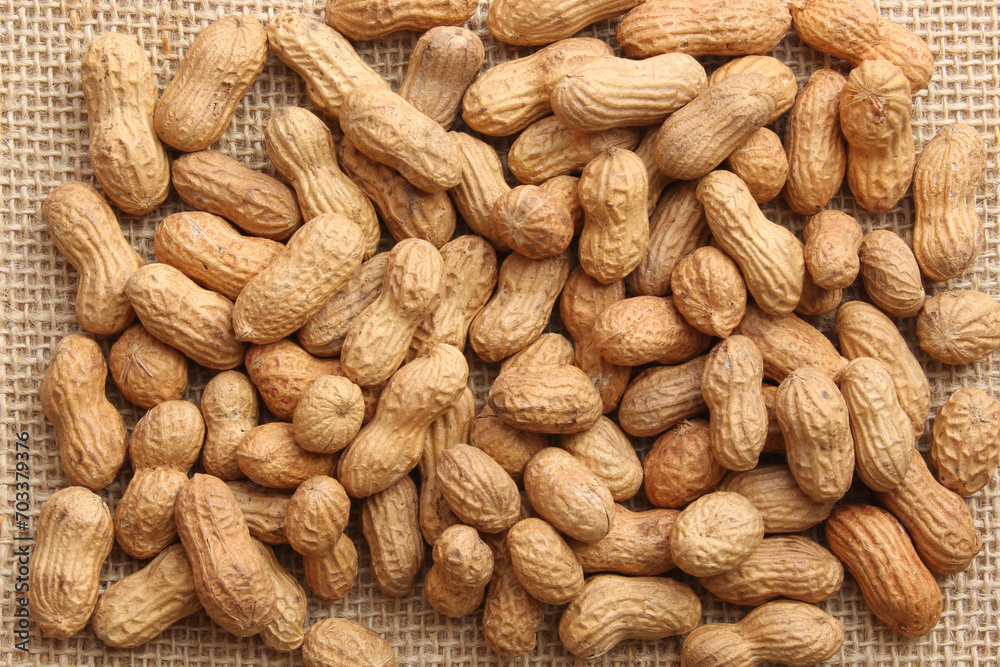 Fototapeta premium Fresh and roasted peanut background.