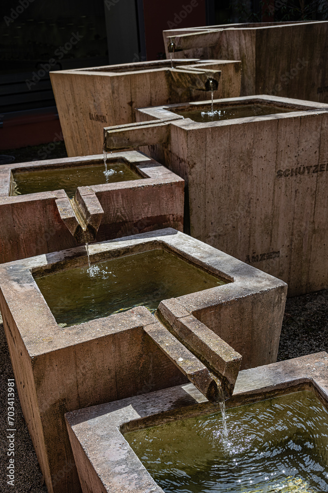 Brunnen im Klarahof, Kantonale Mittelschule, Stans NW, Schweiz