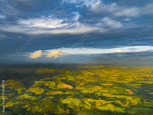 Cidade rural de Caconde no interior de São Paulo em 2023 após fortes chuvas. Céu com muitas nuvens dramáticas e vegetação com muitas cores. photo