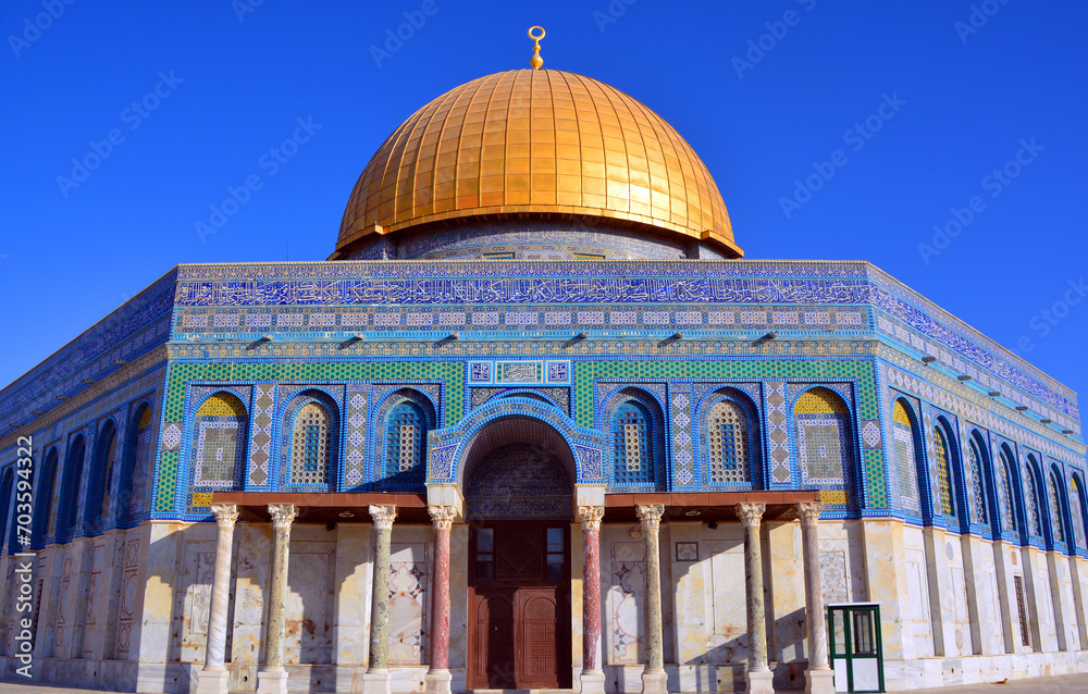 Naklejka premium Temple Mount known as the the Noble Sanctuary of Jerusalem located in the Old City of Jerusalem, Israel is one of the most important religious sites in the world.