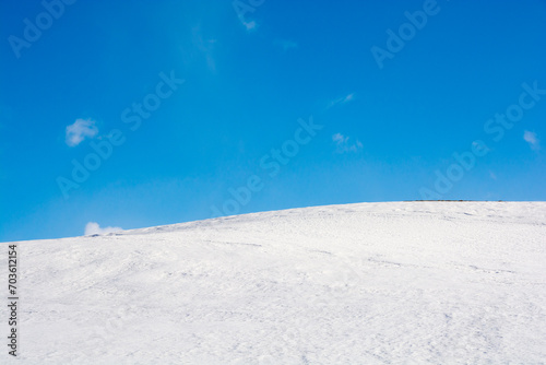 青空と雪原 