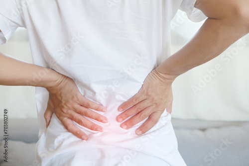 Lumbar pain due to muscle inflammation, kidney inflammation, spinal disc herniation Under the concept of health care