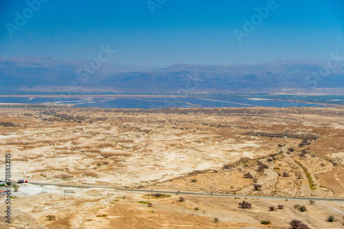 イスラエル側から見下ろす死海とヨルダン地溝帯