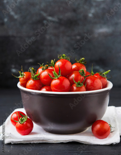 cherry tomate at bowl